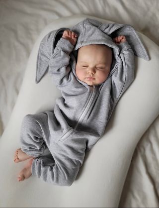 Doskladnené zajkové overaly 😍 Sivý vo veľkostiach od 62-92 nájdete na našom webe v cene 27,90€ .